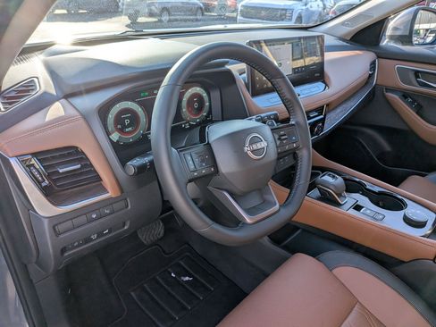 Used 2025 Nissan Rogue Platinum w/ Platinum Premium Package image 16