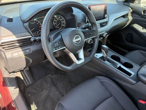 Used 2025 Nissan Altima 2.5 SV FWD image 12
