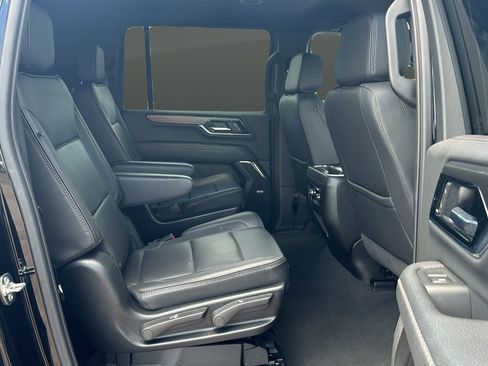 Used 2025 GMC Yukon XL Denali AWD/4WD image 21