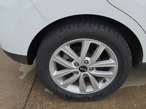 Used 2018 Kia Soul + FWD image 5