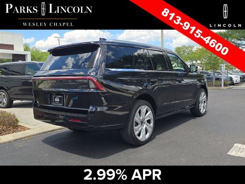 Certified 2025 Lincoln Navigator Reserve AWD/4WD image 4
