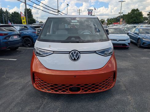 Used 2025 Volkswagen ID. Buzz 1st Edition w/ Cupholders Package RWD image 8