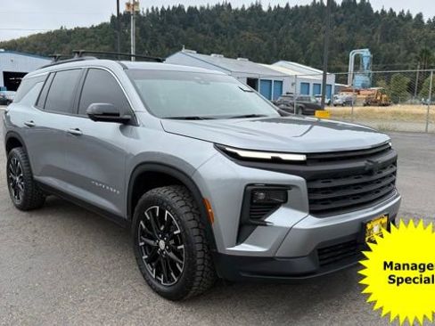 Used 2025 Chevrolet Traverse LT w/ Sun and Wheel Package image 3