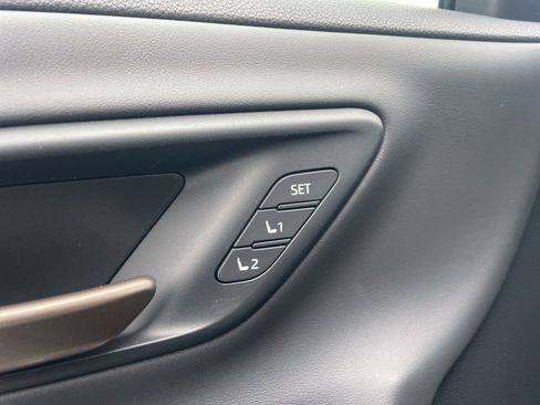 Used 2025 Toyota Crown Platinum image 30