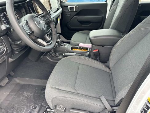 New 2026 Jeep Gladiator Sport AWD/4WD image 13