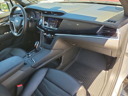 Certified 2025 Cadillac XT6 Premium Luxury w/ Platinum Package image 12