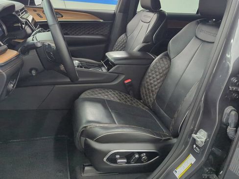 Used 2025 Jeep Grand Cherokee L Summit AWD/4WD image 10