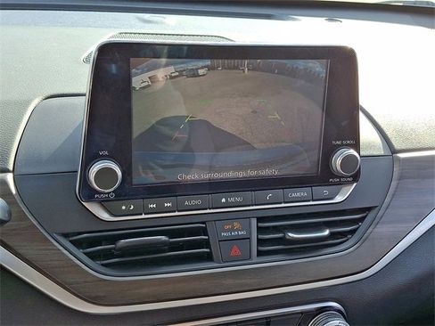 Used 2024 Nissan Altima 2.5 SV image 18