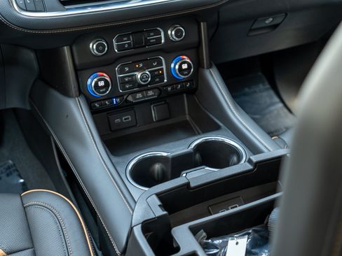 Used 2023 GMC Yukon AT4 w/ AT4 Premium Plus Package AWD/4WD image 21