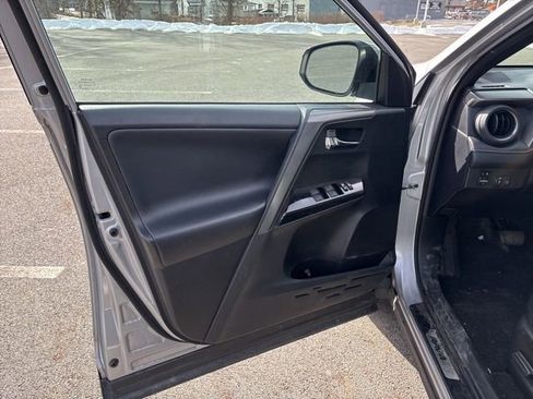 Used 2017 Toyota RAV4 SE image 34