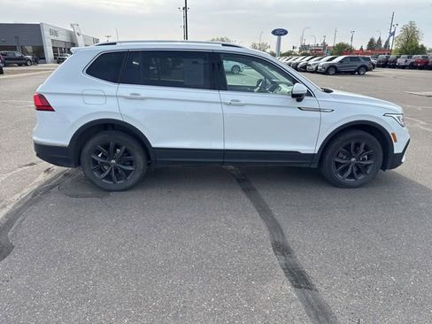 Used 2024 Volkswagen Tiguan SE AWD/4WD image 11