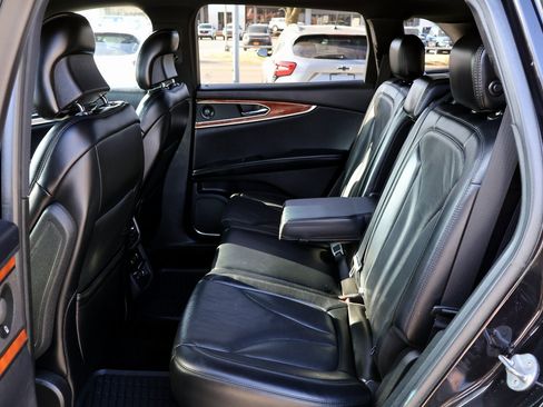 Used 2019 Lincoln Nautilus Reserve image 18