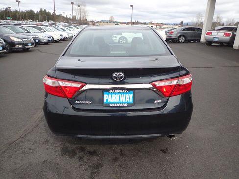 Used 2017 Toyota Camry SE FWD image 4