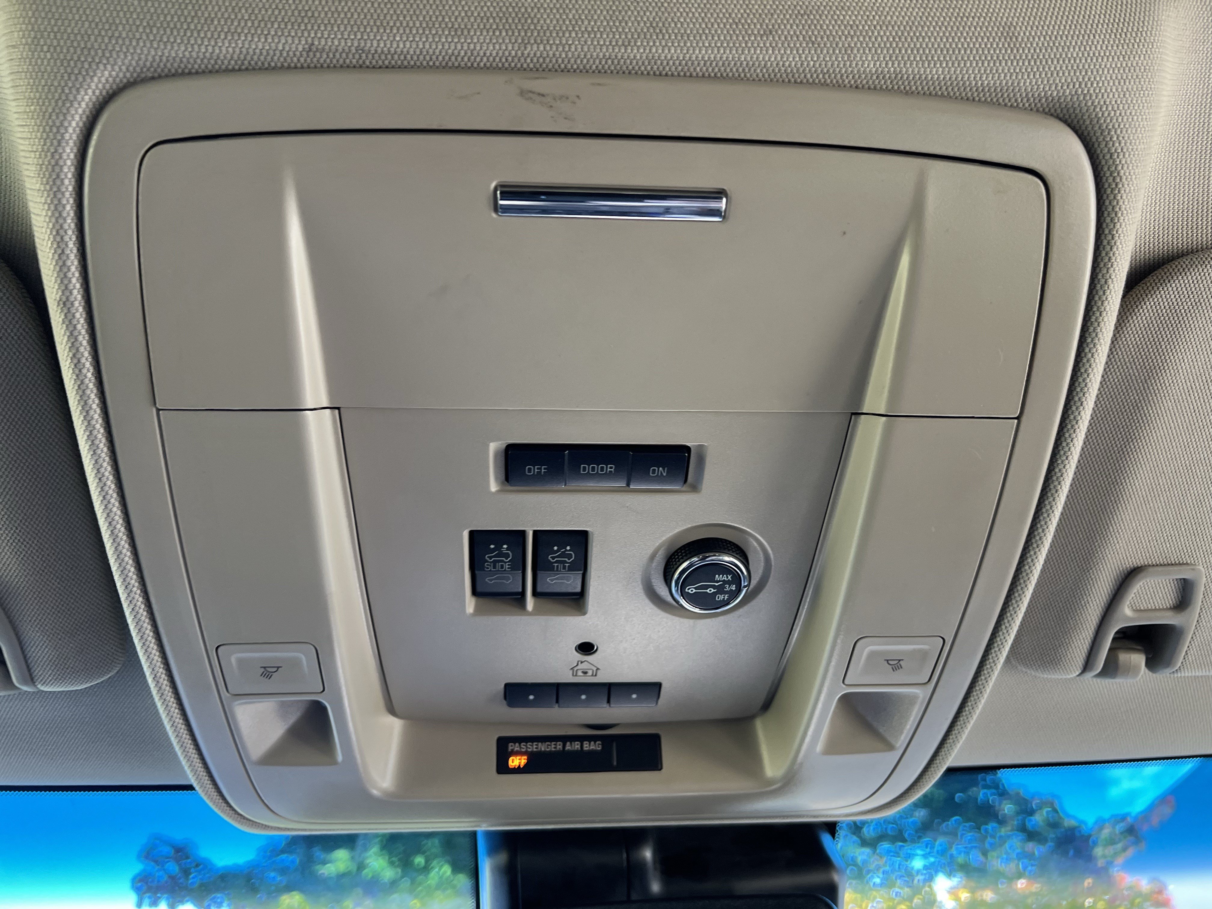 Used 2015 Chevrolet Tahoe LTZ AWD/4WD image 28
