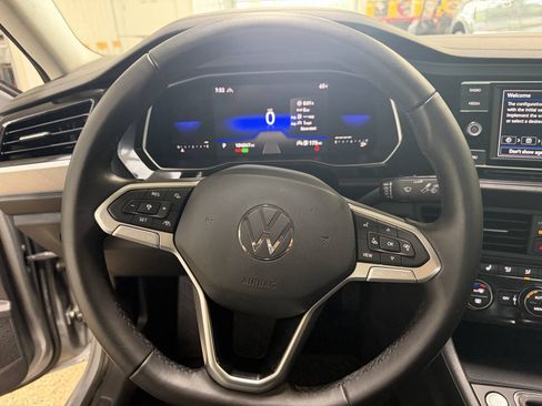 Used 2022 Volkswagen Jetta SE FWD image 15