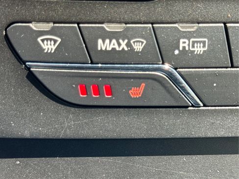 Used 2020 Ford Edge SEL image 34