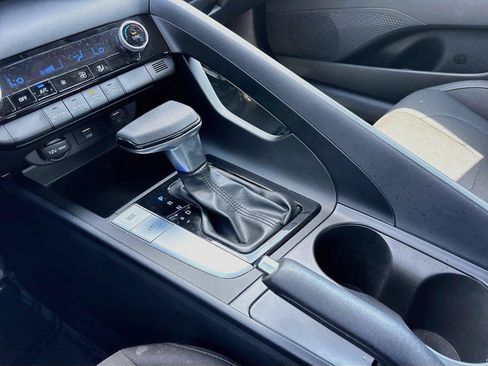 Used 2021 Hyundai Elantra SEL FWD image 19