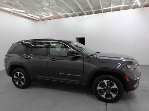 Used 2024 Jeep Grand Cherokee Limited 4xe w/ Trailer Tow Package AWD/4WD image 4