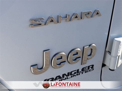 Certified 2018 Jeep Wrangler Unlimited Sahara image 9
