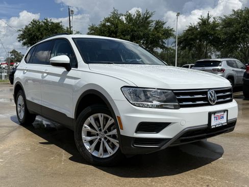 Used 2018 Volkswagen Tiguan S FWD image 2