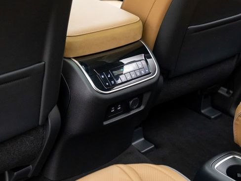 New 2026 INFINITI QX80 Luxe w/ Cargo Package image 18