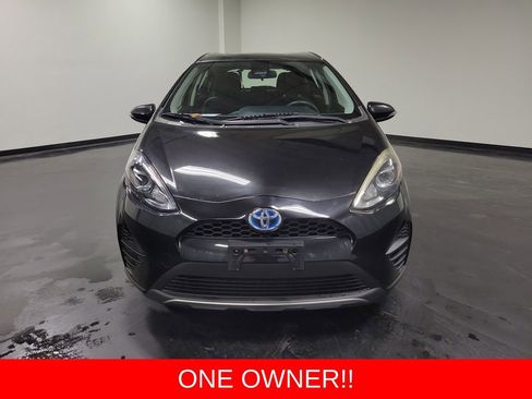 Used 2019 Toyota Prius C FWD image 2