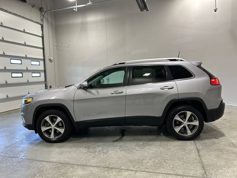 Used 2020 Jeep Cherokee Limited w/ Trailer Tow Group AWD/4WD image 9