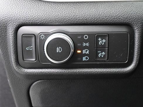 Used 2020 Ford Explorer XLT w/ Equipment Group 202A RWD image 18