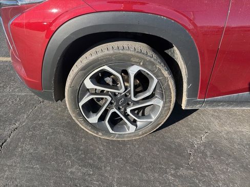 Certified 2025 Chevrolet Trax RS w/ Sunroof Package image 2