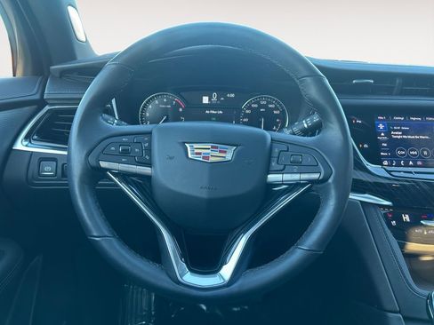 Used 2025 Cadillac XT6 Premium Luxury image 14