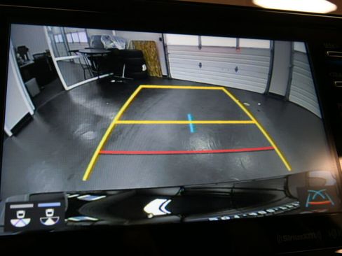 Used 2022 Toyota Venza LE image 20