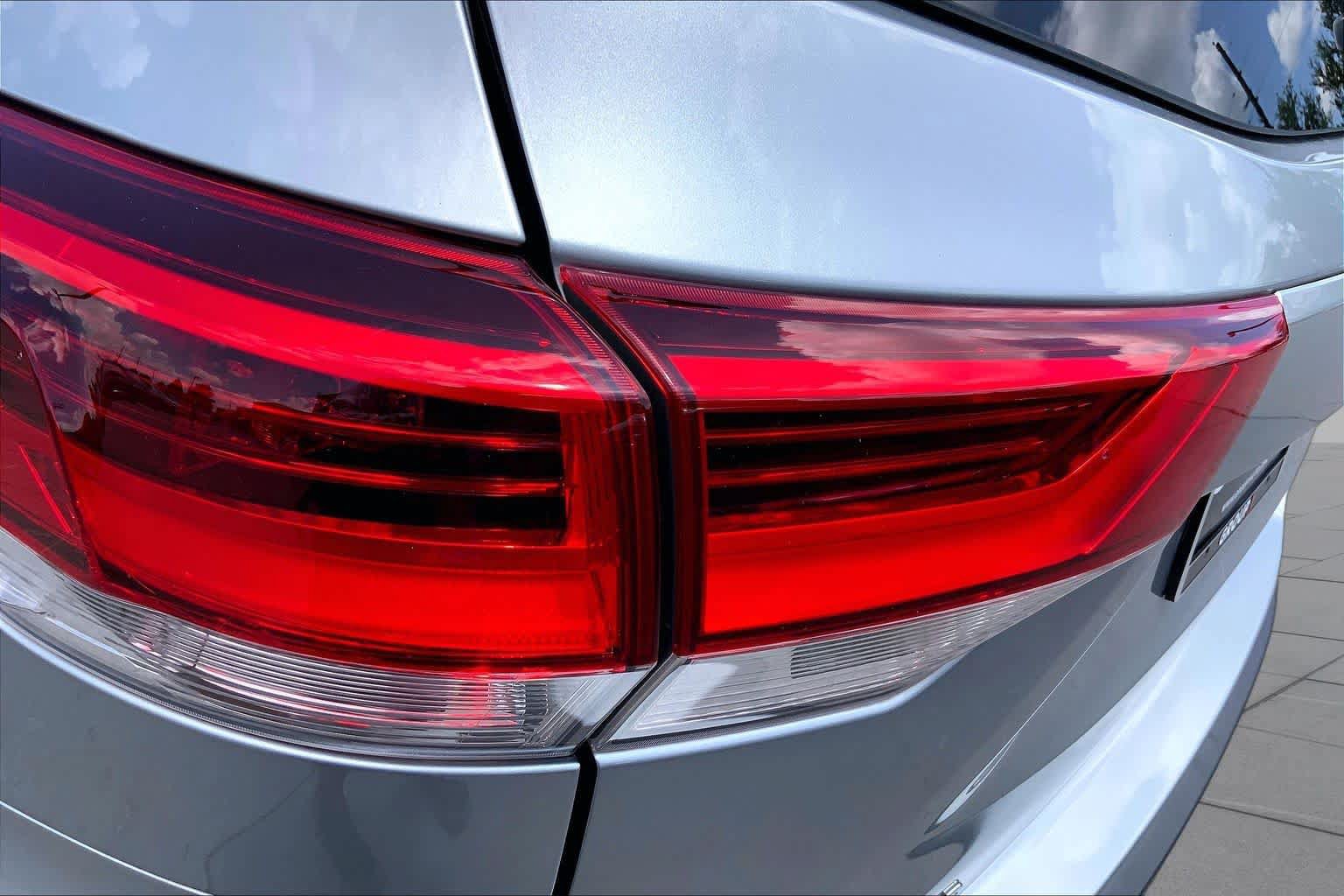 Used 2017 Toyota Highlander LE FWD image 27
