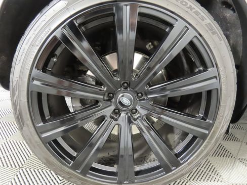 Used 2022 Land Rover Range Rover SE image 32