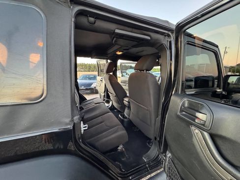 Used 2017 Jeep Wrangler Unlimited Sport AWD/4WD image 12