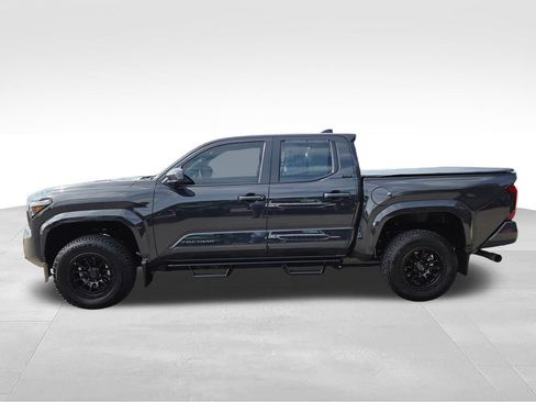 Used 2025 Toyota Tacoma SR5 AWD/4WD image 5