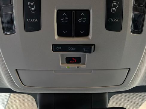 Used 2025 Toyota Sienna XLE FWD image 20