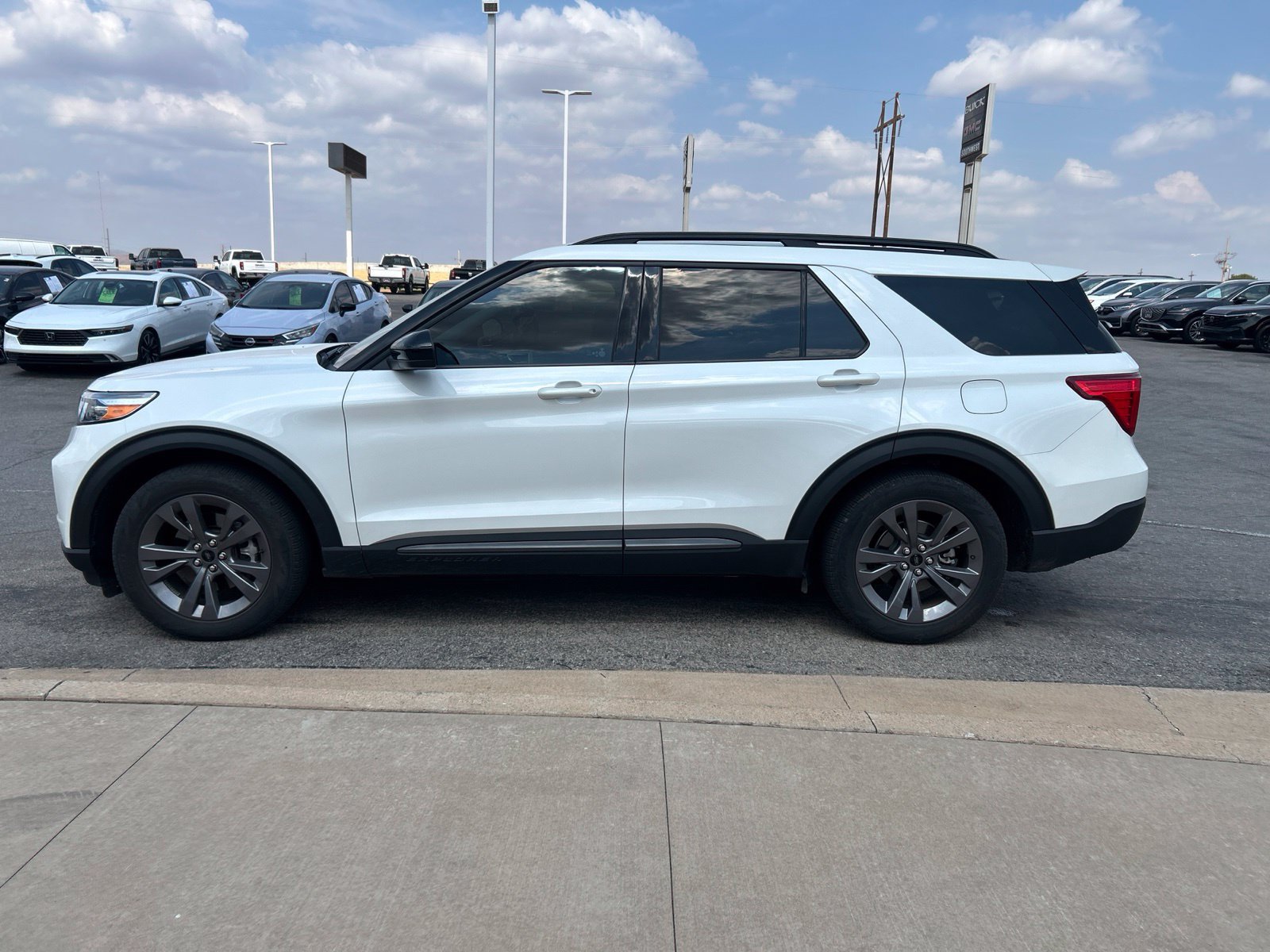 Used 2022 Ford Explorer XLT w/ Equipment Group 202A RWD image 8