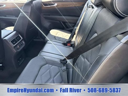 Used 2024 Volkswagen Atlas SE AWD/4WD image 16