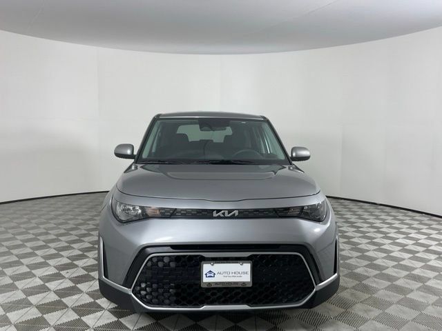 Used 2025 Kia Soul LX w/ LX Technology Package FWD image 2