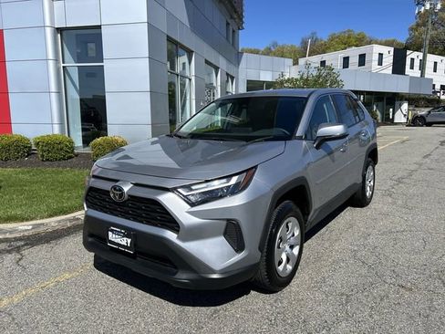 Used 2023 Toyota RAV4 LE AWD/4WD image 4