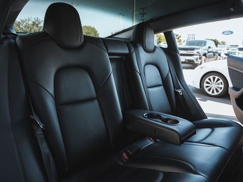 Used 2021 Tesla Model 3 Standard Range Plus image 17