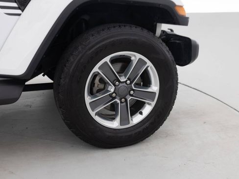 Used 2018 Jeep Wrangler Unlimited Sahara AWD/4WD image 19