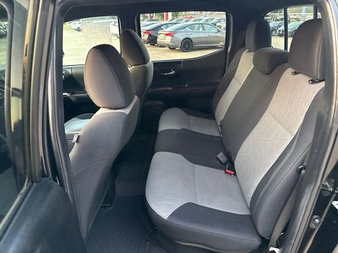 Used 2022 Toyota Tacoma TRD Off-Road image 23