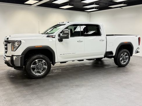 New 2026 GMC Sierra 2500 SLT image 2