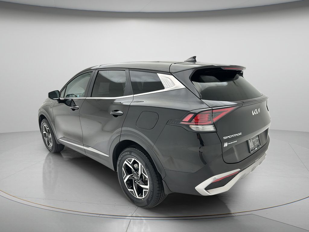 Used 2023 Kia Sportage LX AWD/4WD image 4