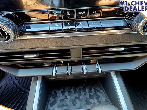 Used 2024 Chevrolet Colorado Trail Boss w/ Technology Package image 26