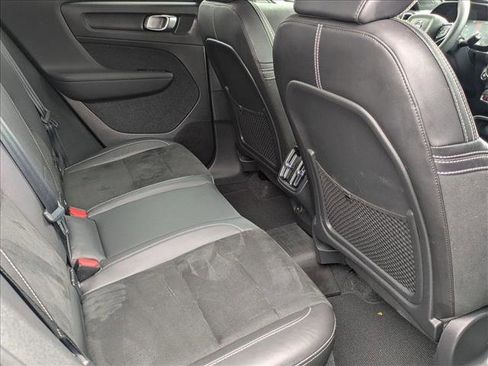 Used 2022 Volvo XC40 T5 R-Design w/ Protection Package Premier image 20