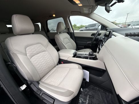 Used 2025 Nissan Pathfinder SV FWD image 26