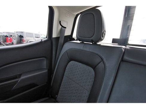 Used 2018 Chevrolet Colorado Z71 w/ Centennial Edition RWD image 14