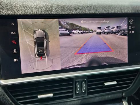 Used 2023 Porsche Cayenne Coupe image 20